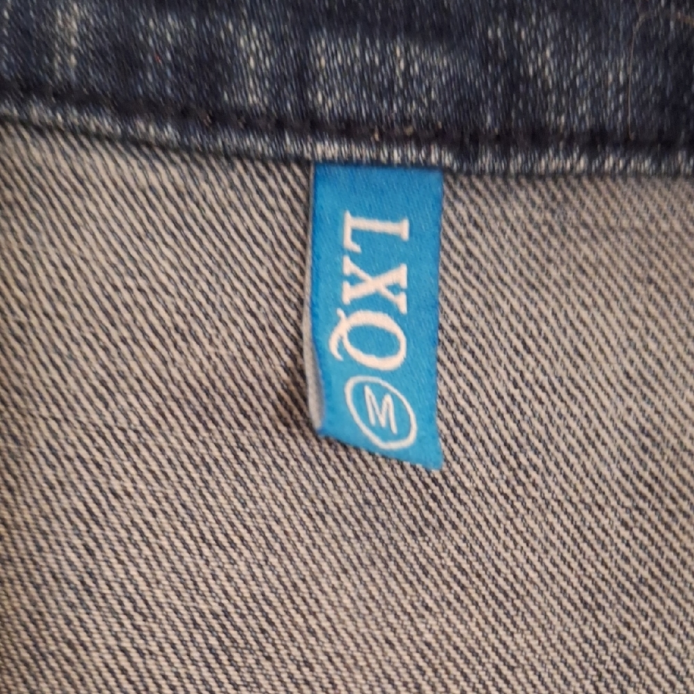 Stylish Light Blue Denim Jacket with Pearl Accents. NWT Size Med - Picture 9 of 15